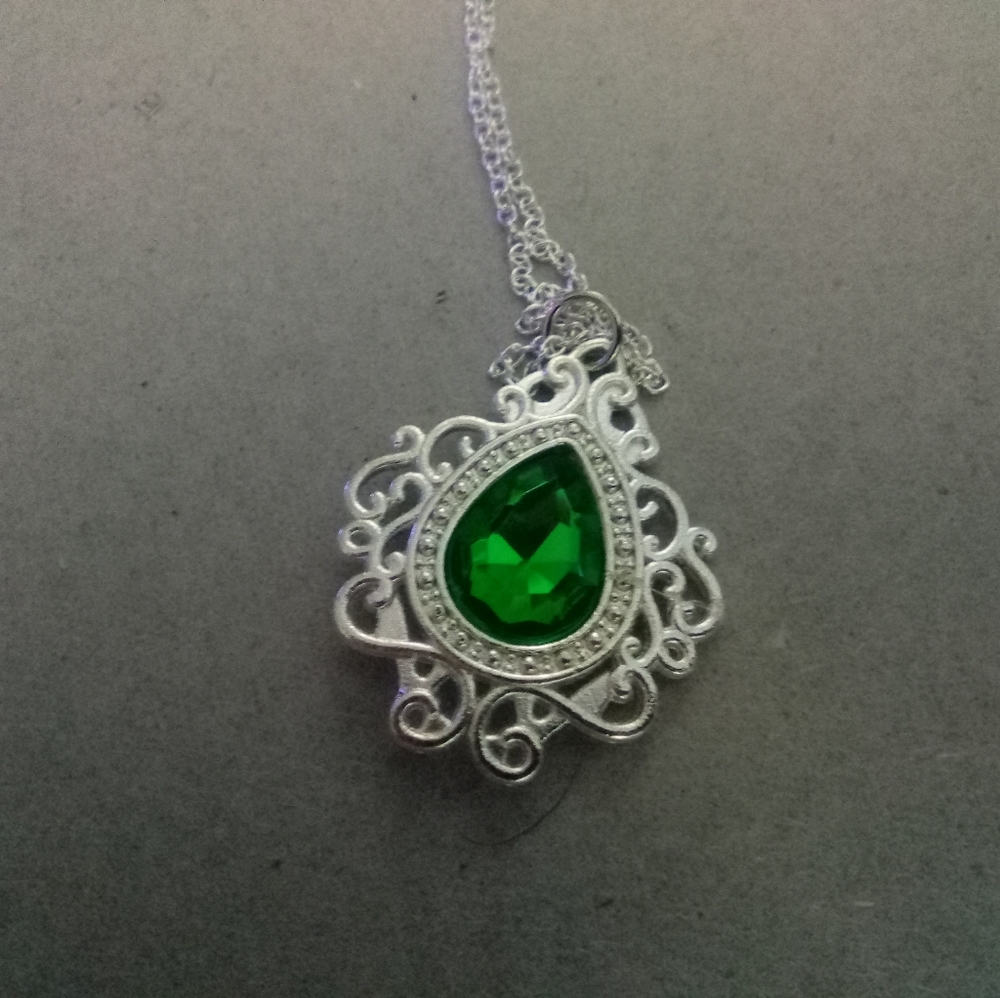 Silver Plated Green Crystal Pendant Necklace